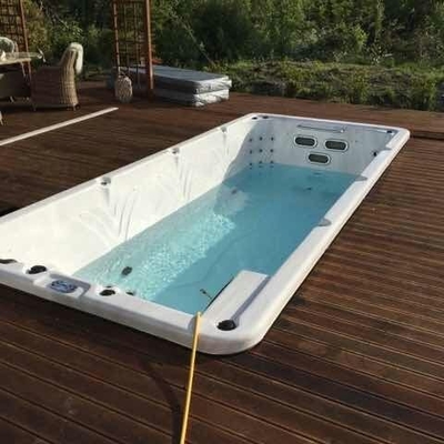 5 metros de tina caliente del nuevo del diseño del acrílico de la piscina balneario al aire libre sin fin de la nadada