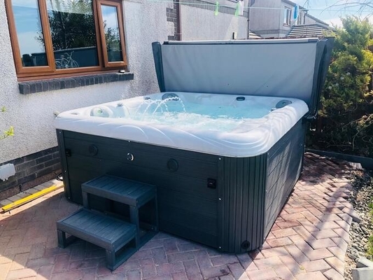 Jardín de 5 asientos de lujo Masaje Spa bañera de baño exterior Jacuzzi Acrílico Spa independiente bañera para villa