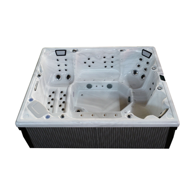 Un jacuzzi acrílico rectangular de 8 personas con capacidad de 600 galones con 73 jets y 16 jets de aire